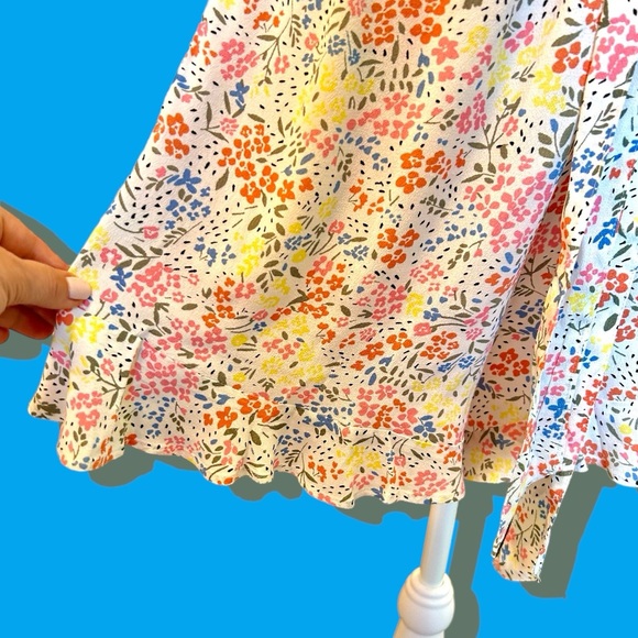 LOFT, LIKE NEW FLORAL WRAP ROMPER, Sz 6 - Picture 6 of 11